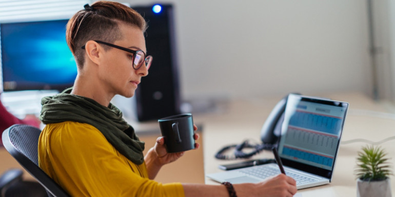 Недоукомплектовані чи просто «невидимі»? Як видимість навичок усуває розрив у талантах